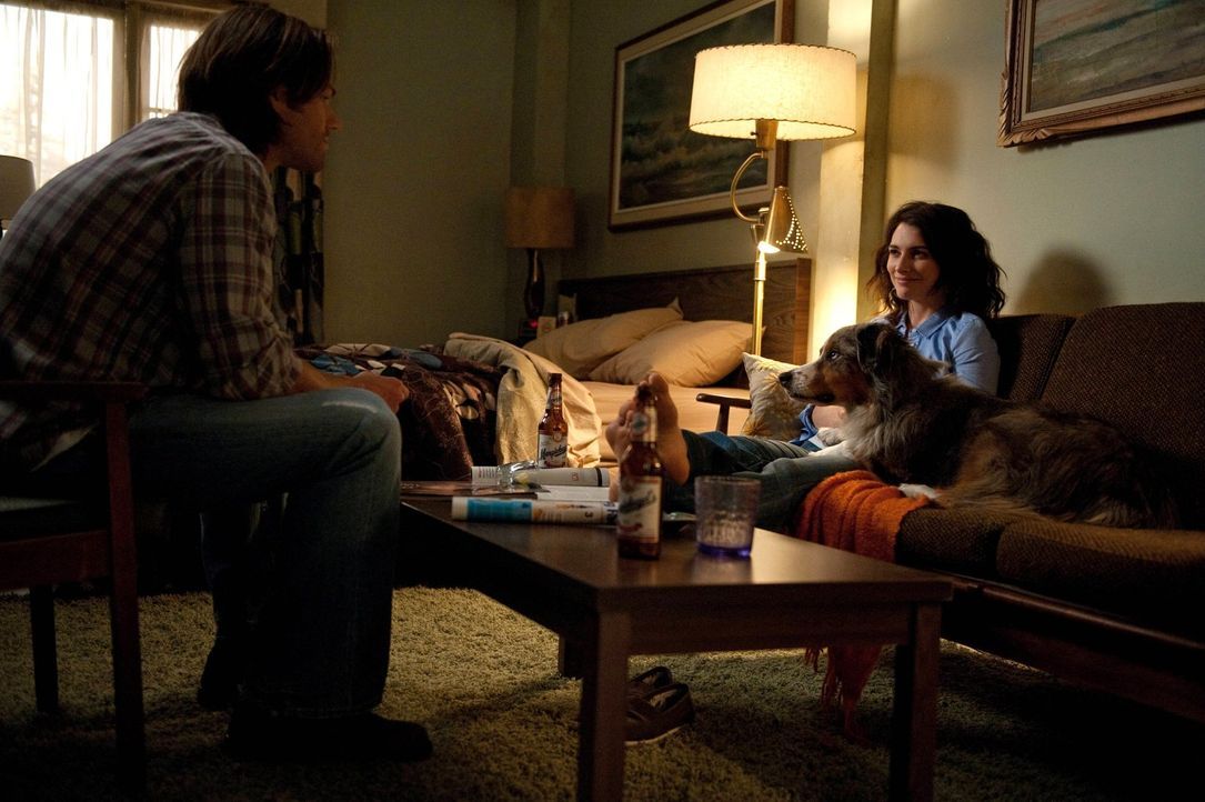 Sam (Jared Padalecki, l.) denkt gerne an die Zeit mit Amelia (Liane Balaban, r.) zurück, doch diese gehört der Vergangenheit an, oder? - Bildquelle: Warner Bros. Television