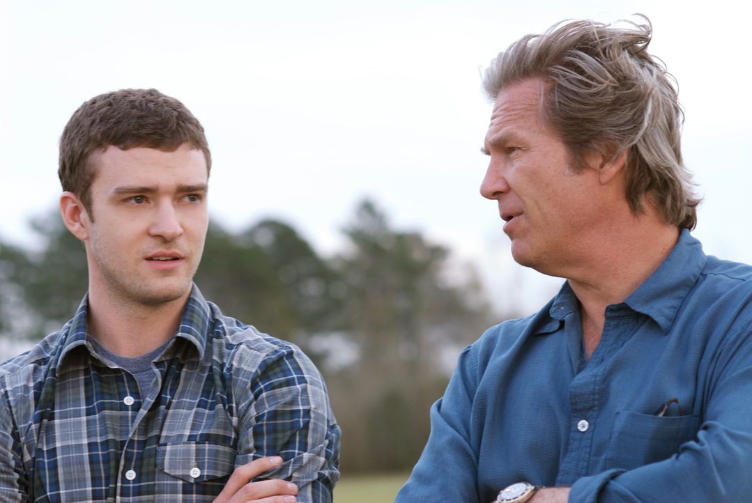 Nachdem sie sich ein halbes Leben nicht gesehen hatten, müssen Carlton (Justin Timberlake, l.) und sein Vater Kyle (Jeff Bridges, r.) nun auf einer... - Bildquelle: 2008 BY OPEN ROAD INVESTMENTS, LLC. ALL RIGHTS RESERVED