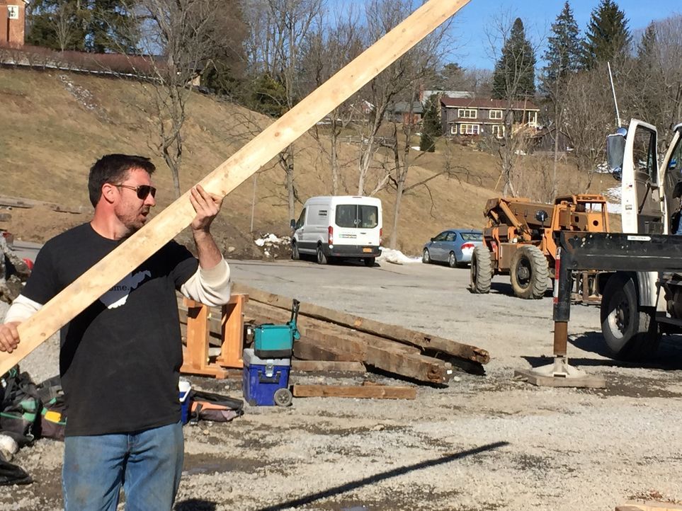 Mark Bowe (Foto) gründete seine Firma im Jahr 1995. Er und seine langjährige Crew haben mittlerweile mehr als 400 Scheunen und Hütten renoviert. - Bildquelle: 2015, DIY Network/Scripps Networks, LLC. All Rights Reserved.