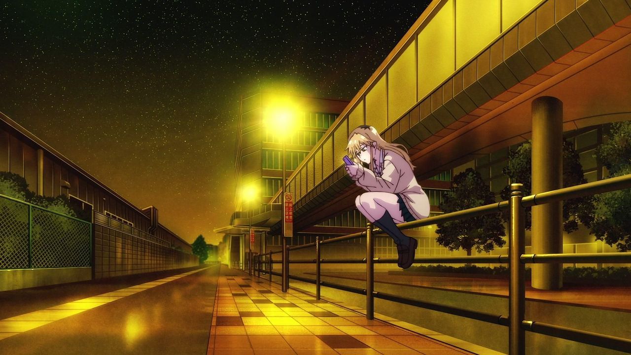 Seri sieht Ko nachts auf der Straße und möchte sich ihm nähern. Nazuna geht ... - Bildquelle: © 2022Kotoyama, Shogakukan/Call of the Night Committee