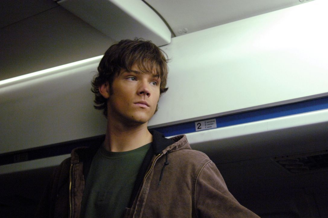 Um den Phantom Reisenden zu besiegen gehen Dean und Sam (Jared Padalecki) selbst an Bord eines Flugzeuges, da sie glauben, dass dies die einzige Cha... - Bildquelle: Warner Bros. Television