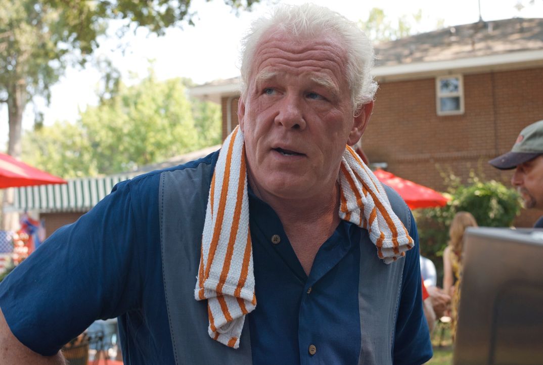 Weshalb will Hurley (Nick Nolte) seinem Schwiegersohn Parker helfen, den Vergnügungspark zu überfallen? - Bildquelle: Jack English 2013 Constantin Film Verleih GmbH