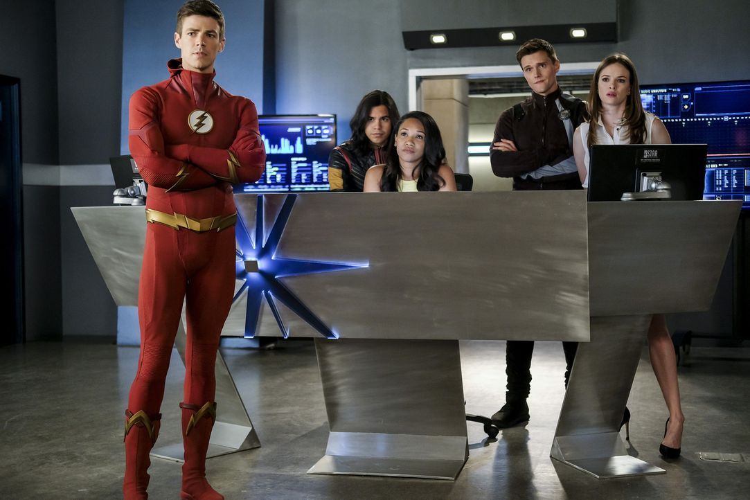 (v.l.n.r.) Barry (Grant Gustin); Cisco (Carlos Valdes); Iris (Candice Patton); Ralph (Hartley Sawyer); Caitlin (Danielle Panabaker) - Bildquelle: Robert Falconer 2018 The CW Network, LLC. All rights reserved.