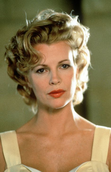 Was weiß Lynn Bracken (Kim Basinger) über den ungeklärten Polizistenmord? - Bildquelle: Warner Bros.