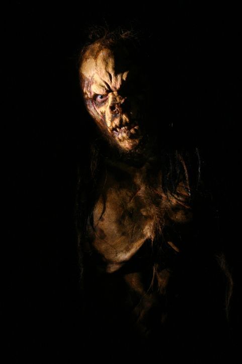 Dumm gelaufen: Eine Rasse uralter Kreaturen, die auch vor Kannibalismus nicht zurückschrecken, lebt in den Höhlen der Insel, auf der Liz und ihre Fr... - Bildquelle: Voltage Pictures
