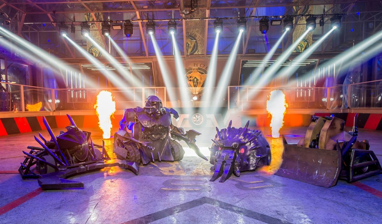 Bei "Robot Wars" treten insgesamt 40 von Teilnehmern selbst gebaute Roboter in einer Arena gegeneinander an. In jeder Episode geht ein Roboter als G... - Bildquelle: Alan Peebles 