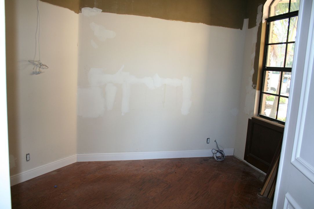 Im Büro muss Vanilla Ice auf seine Instinkte vertrauen - und verwandelt den kleinen Raum in ein Zimmer mit Wow-Effekt ... - Bildquelle: 2010, DIY Network/Scripps Networks, LLC.  All Rights Reserved