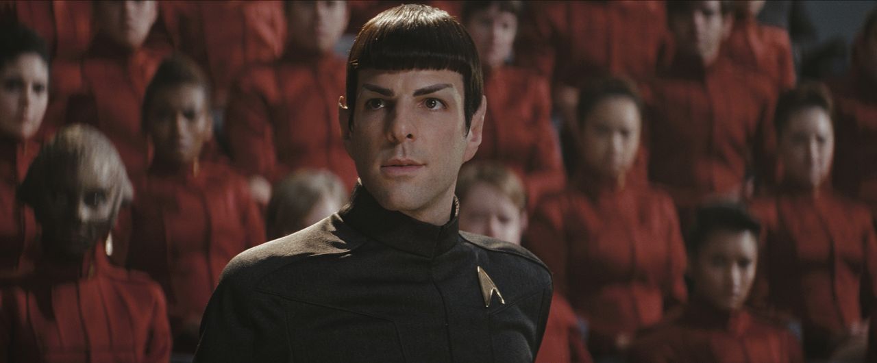 Wird als erster seines Volkes in die Sternenflotte aufgenommen: Doch noch immer hat der hochbegabte Vulkanier Spock (Zachary Quinto) seine Temperame... - Bildquelle: © Paramount Pictures
