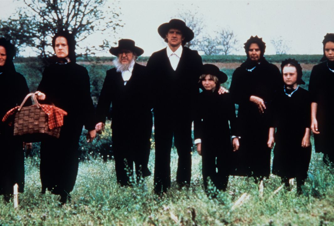 Die Amish-People versuchen Captain John Book aus ihrem Dorf zu vertreiben ... - Bildquelle: Paramount Pictures