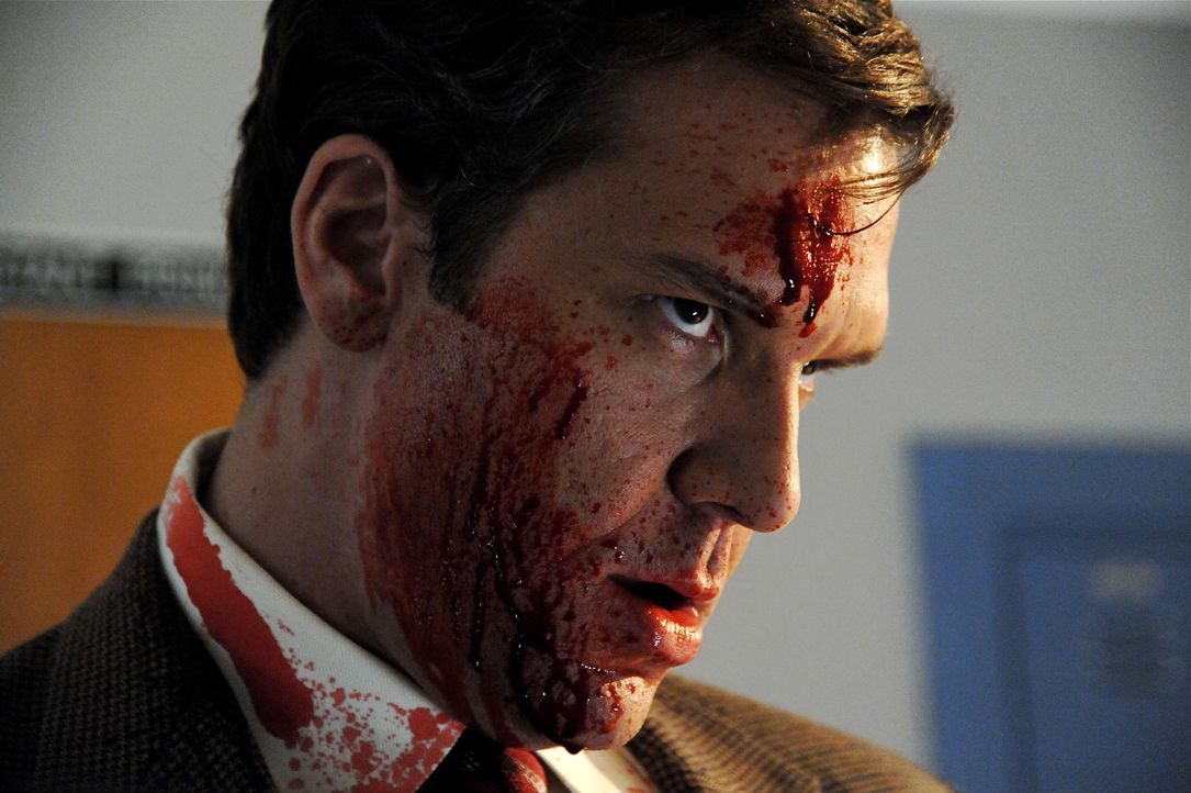 Kann dem unheimlichen Mörder in letzter Minute entkommen: Schuldirektor Karl Verge (Dane Cook) ... - Bildquelle: 2011 Detention Films, LLC. All Rights Reserved.