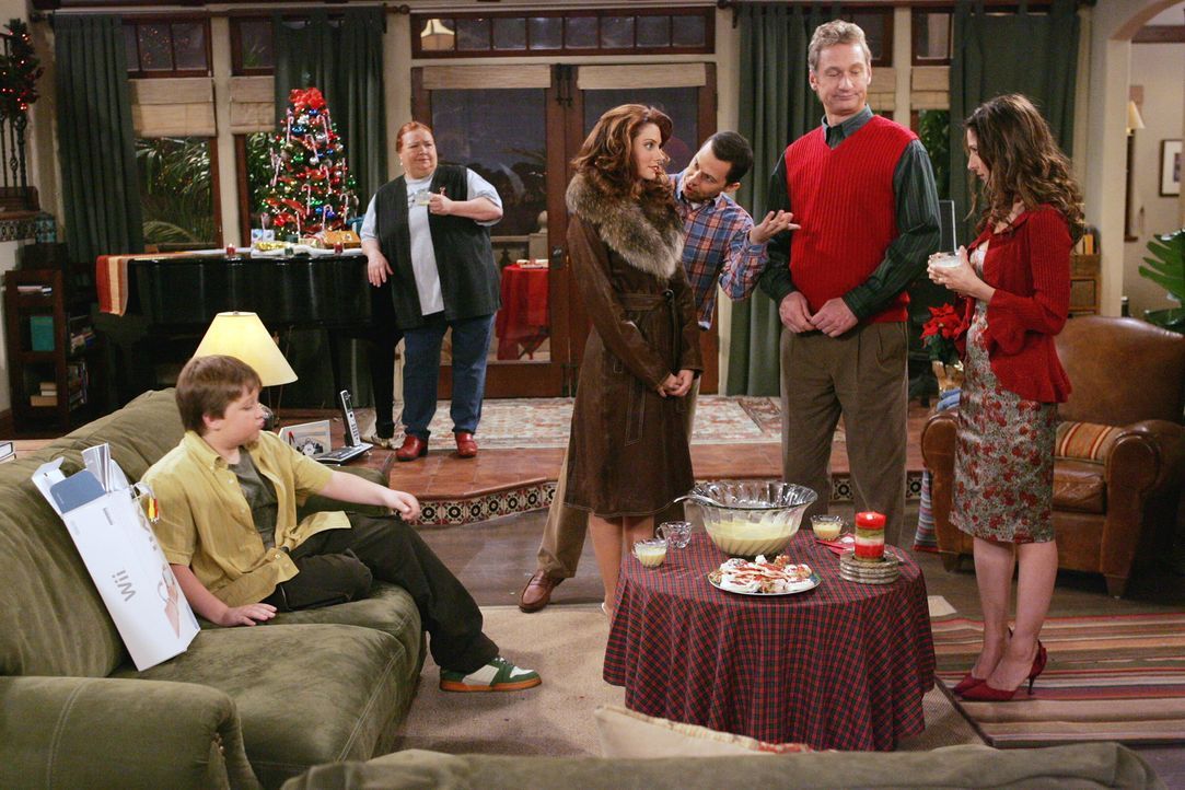 Damit hat Charlie nicht gerechnet - er wollte eigentlich seinen Weihnachtsabend mit seiner Freundin im Bett verbringen und jetzt ist das Haus voll m... - Bildquelle: Warner Brothers Entertainment Inc.