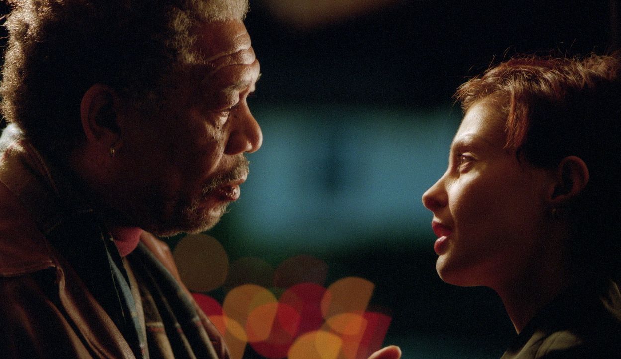 Die erfolgreiche Anwältin Claire Kubik (Ashley Judd, r.) und der im Militärrecht erfahrene ehemalige Starverteidiger Charles Grimes (Morgan Freeman,... - Bildquelle: 20th Century Fox Film Corporation