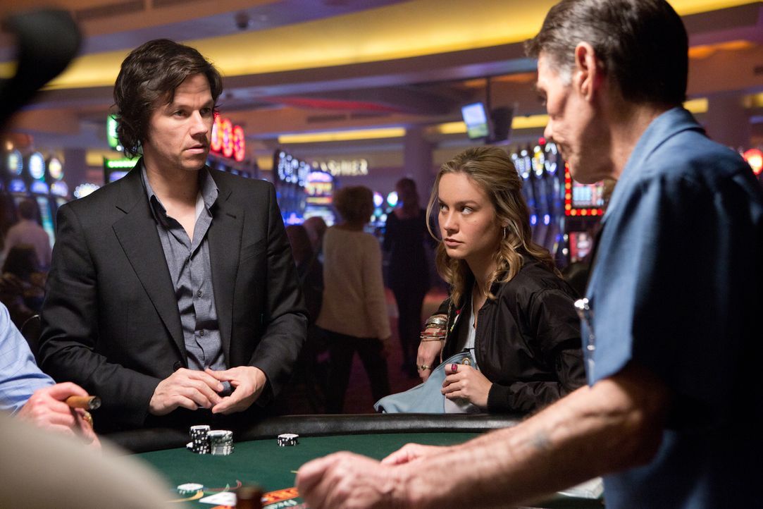 Wird Bennett (Mark Wahlberg, l.) eine zweite Chance von Amy (Brie Larosn, M.) bekommen oder verzockt er neben seinem Geld jetzt auch noch sein restl... - Bildquelle: Claire Folger 2016 Paramount Pictures