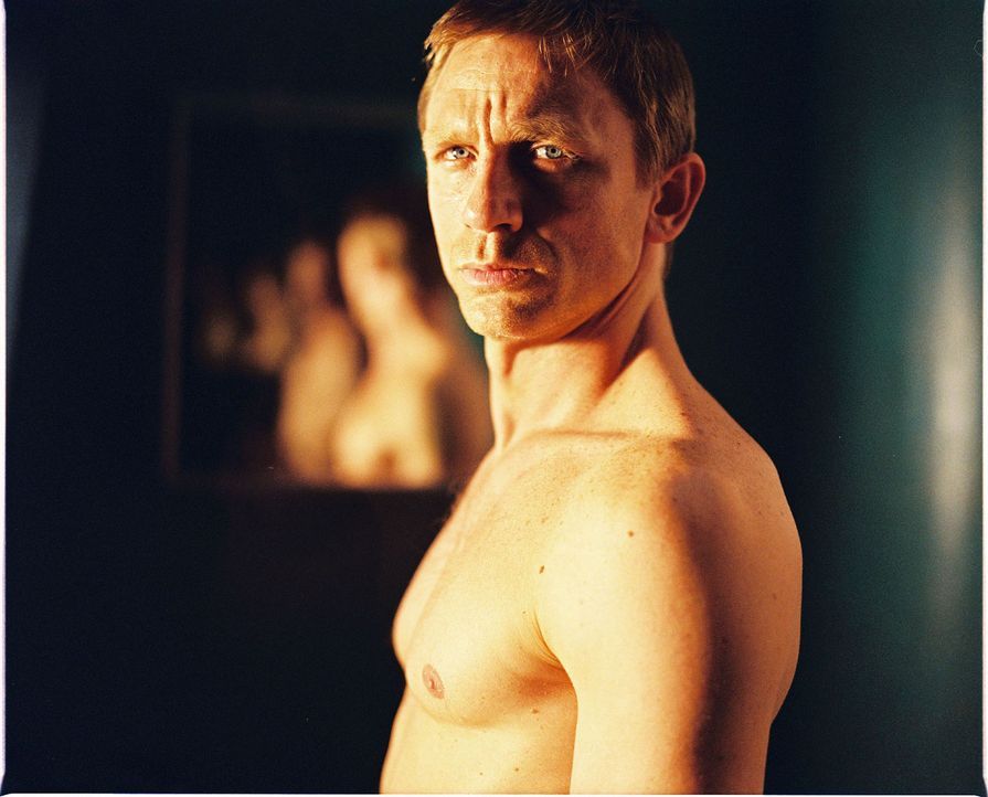 Die Serben setzen ihre besten Auftragsmörder auf ihn (Daniel Craig) an, da sie ihn für den Verantwortlichen eines Raubs halten ... - Bildquelle: 2004 Columbia Pictures Industries, Inc. All Rights Reserved.