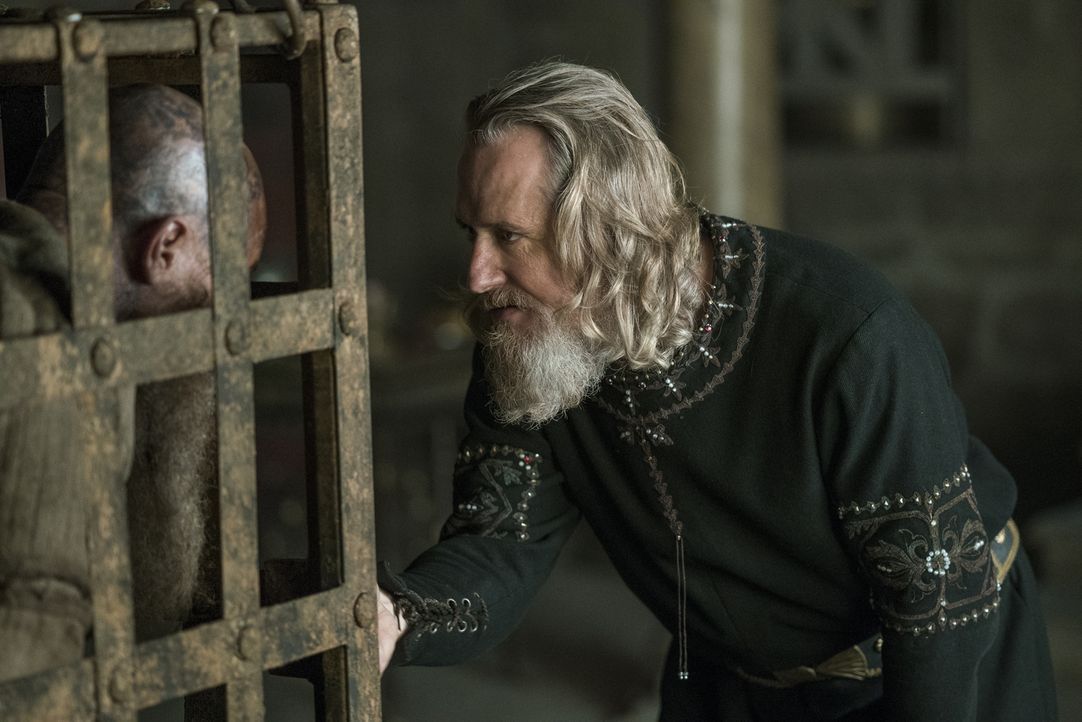 Während Lagertha versucht, sich einen langgehegten Wunsch zu erfüllen, kommt es zu einem Wiedersehen zwischen den beiden Königen, Ragnar (Travis Fim... - Bildquelle: 2016 TM PRODUCTIONS LIMITED / T5 VIKINGS III PRODUCTIONS INC. ALL RIGHTS RESERVED.