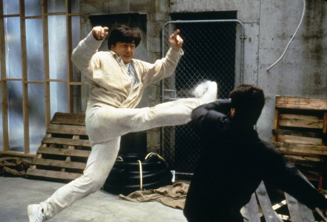 Obwohl seine Passion das Kochen ist, steht Jackie (Jackie Chan) auch auf Verbrecherjagd ... - Bildquelle: Warner Bros.