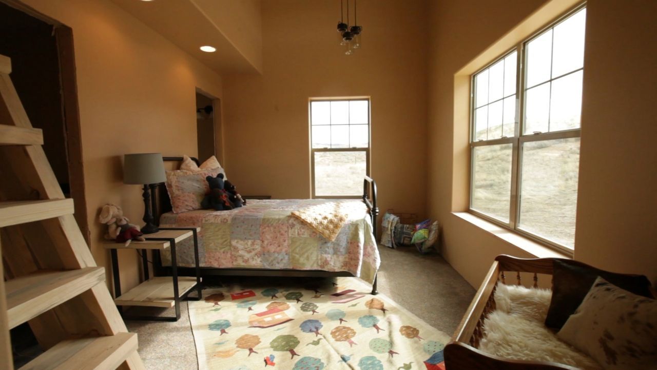 Mit viel Liebe zum Detail und vor allem viel Fleiß haben sich die Smiths ein gemütliches Zuhause im bitterkalten Montana, im Nordwesten der USA, ers... - Bildquelle: 2016,DIY Network/Scripps Networks, LLC. All Rights Reserved