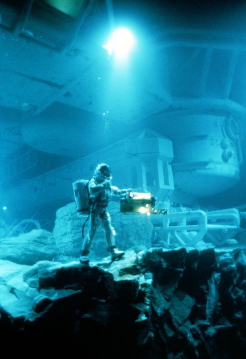 In den Tiefen des Ozeans macht Bud Brigman (Ed Harris) eine unglaubliche Entdeckung  ... - Bildquelle: 20th Century Fox
