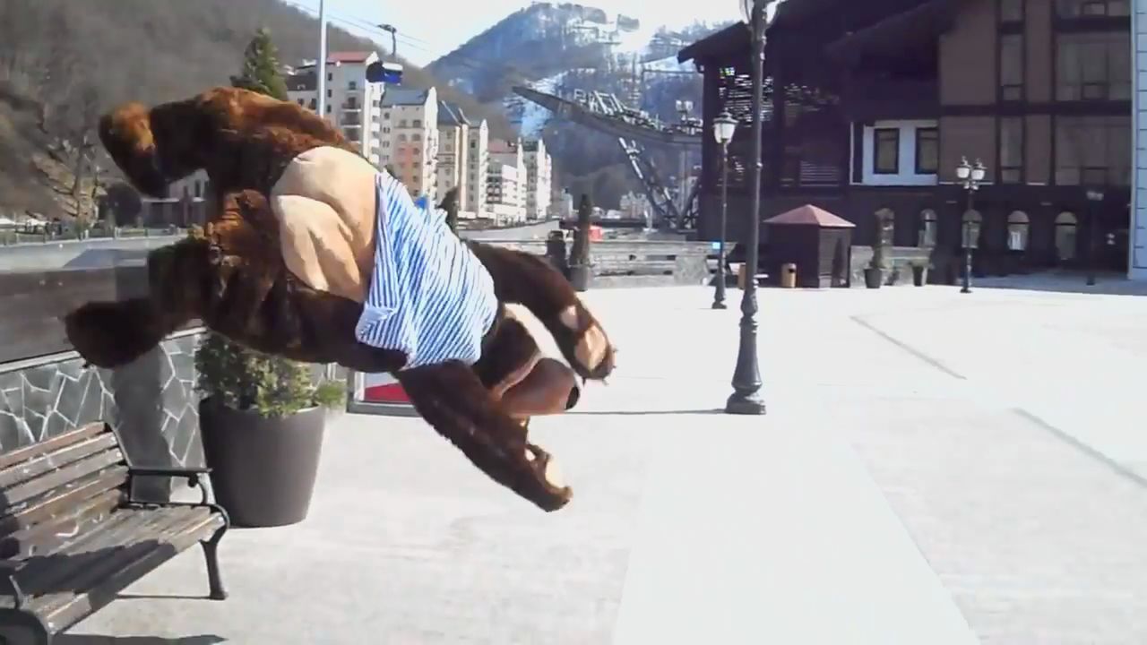Die Clipshow "World Wide Dummies" präsentiert krasse Clips aus dem Netz ... - Bildquelle: 2014 BELLUM ENTERTAINMENT