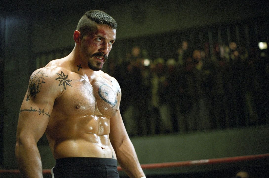 Der böswillige Knast-Champion Yuri Boyka (Scott Adkins) boxt seit Jahren bei Gefängniskämpfen und wartet schon auf sein nächstes Opfer: den frisch i... - Bildquelle: Nu Image Films