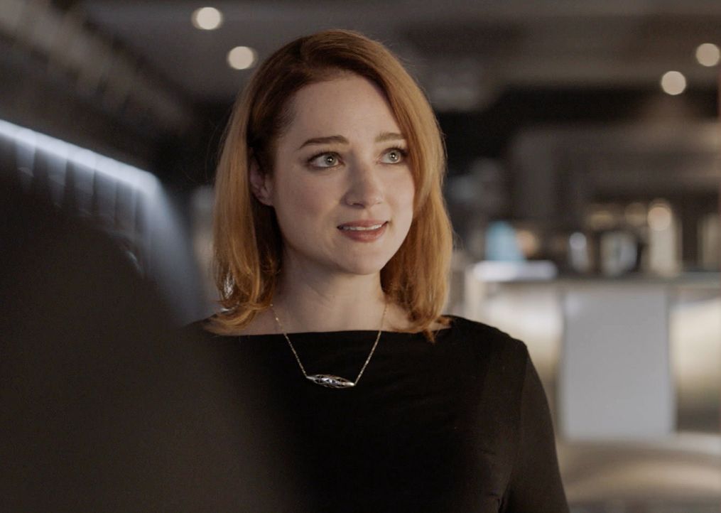 Jamie (Kristen Connolly) hat in ihrer Karrierelaufbahn die Erlebnisse der Gruppe in einem Buch verarbeitet, doch an die Konsequenzen hat sie dabei n... - Bildquelle: 2017 CBS Broadcasting, Inc. All Rights Reserved