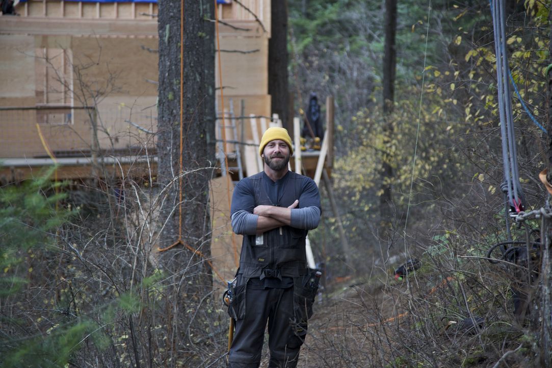 Treehouse Guy Ka-V ist bereit für eine neue Challenge. In Idaho stellt er für die Buttars ein Baumhaus-Traum in modernem Design, mit großer Veranda... - Bildquelle: 2016, DIY Network/Scripps Networks, LLC. All Rights Reserved.