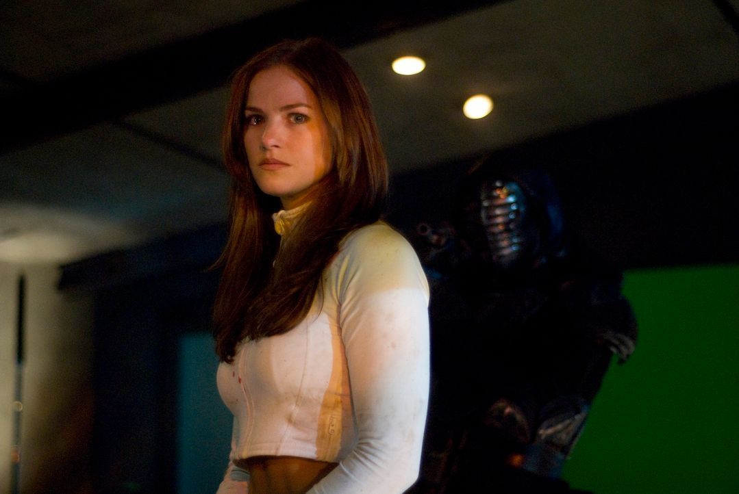 Die geheimnisvolle Christie (Kelly Overton) ist eine gnadenlose Kämpferin. Als sie bei einem Turnier den jungen Jin kennenlernt, verliebt sie sich s... - Bildquelle: 2010 CST PRODUCTIONS, LLC   ALL RIGHTS RESERVED