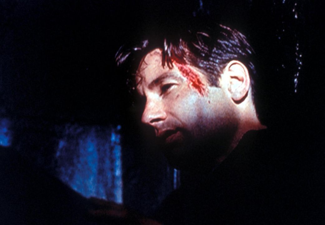 Mulder (David Duchovny) ist in Russland in ein Arbeitslager geraten, womit den Insassen merkwürdige Experimente gemacht werden. - Bildquelle: TM +   Twentieth Century Fox Film Corporation. All Rights Reserved.