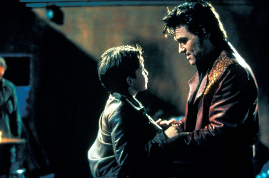 Als Michael (Kurt Russell, r.) bemerkt, dass sein Portemonnaie gestohlen wurde, kommt für ihn nur ein Täter infrage: Meisterdieb Jesse (David Kaye,... - Bildquelle: Francise Pictures