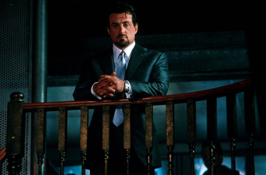 Jack Carter (Sylvester Stallone) hinterfragt sein bisheriges Leben. - Bildquelle: Warner Bros.