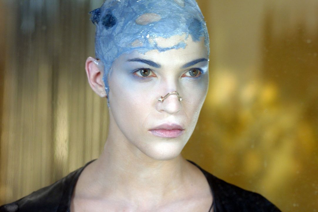 New York im Jahr 2095. Irgendwo in den Dimensionen der Megalopolis weint eine junge Frau mit blauen Haaren und milchweißer Haut blaue Tränen. Ihr... - Bildquelle: TF1 Films Productions