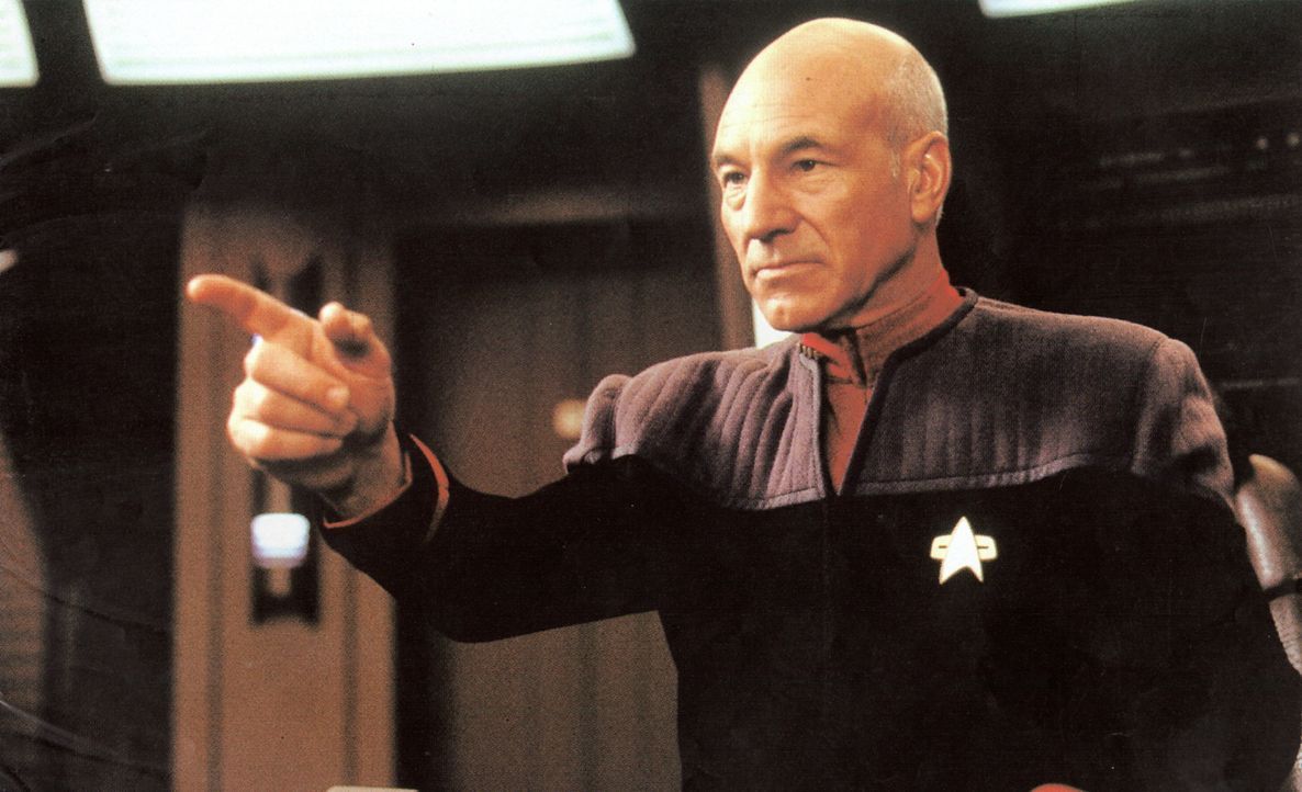 "Energie!" Captain Picard (Patrick Stewart) bei seinem liebsten Befehl ... - Bildquelle: Paramount Pictures