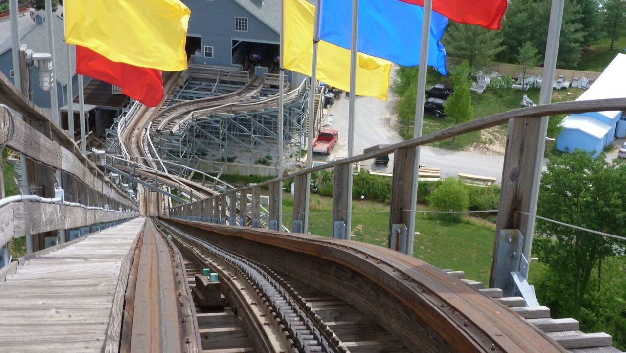 Bei "Crazy Rollercoaster - höher, schneller, verrückter" heißt es: Anschnallen bitte! - Bildquelle: 2012, The Travel Channel, L.L.C. All rights Reserved.