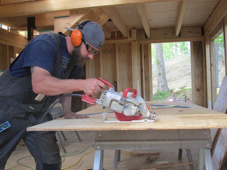 Treehouse Guy Ka-V (Bild) liebt es durchs Land zu reisen und maßgeschneiderte Baumhäuser für Familien, Naturliebhaber und Träumer zu erschaffen. Die... - Bildquelle: 2016,DIY Network/Scripps Networks, LLC. All Rights Reserved.