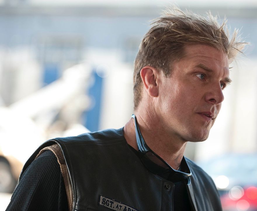 Im Club stehen Neuaufnahmen zur Debatte. Wird Kozik (Kenny Johnson) bald ein neues Mitglied der Sons of Anarchy? - Bildquelle: 2010 FX Networks, LLC. All rights reserved.