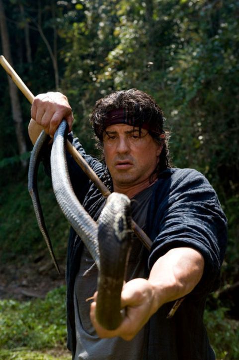 Rambo (Sylvester Stallone) hat das Kämpfen längst aufgegeben. Er lebt allein nahe der thailändisch-birmanischen Grenze. Mit Fischerei und Giftschlan... - Bildquelle: Karen Ballard Nu Image Films