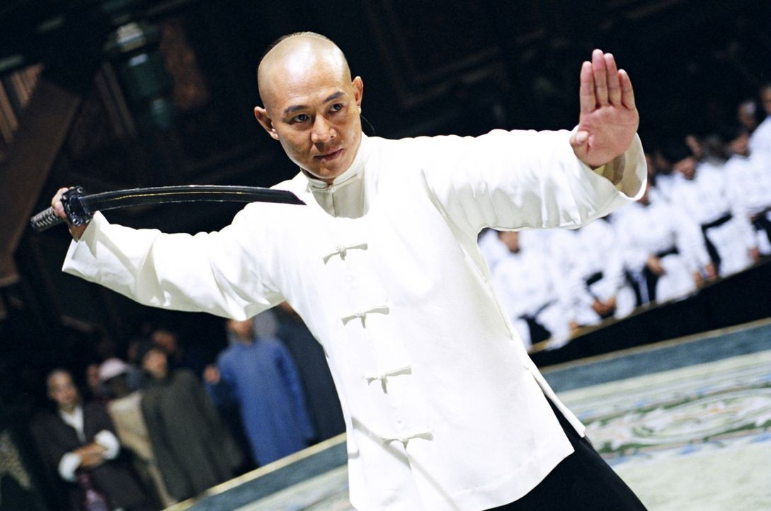 Huo Yuanjia (Jet Li) trainiert wie ein Besessener, was zum besten Kämpfer der Gegend macht. Doch er kämpft nur für sich selbst. Erst als er zu spüre... - Bildquelle: Constantin Film Verleih GmbH