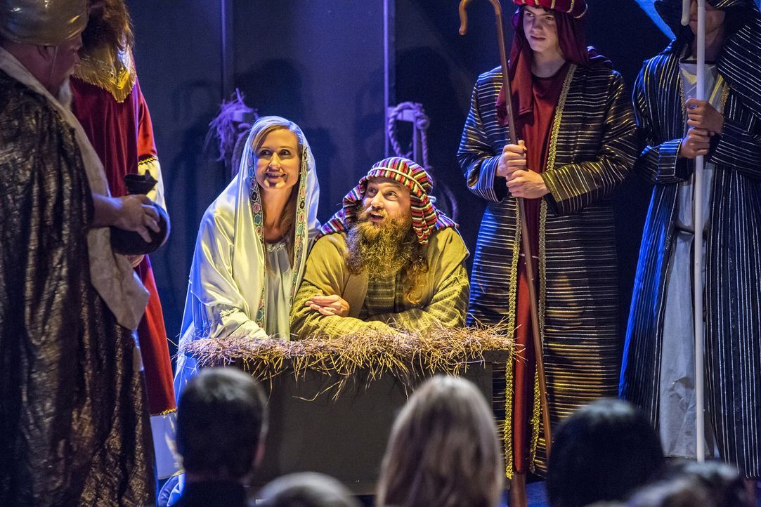 Zu allem Überfluss haben Willie (r.) und Jase zwischen den Proben zum Krippenspiel so ihre liebe Mühe, die perfekten Weihnachtsgeschenke für ihre Eh... - Bildquelle: 2012 A+E Networks