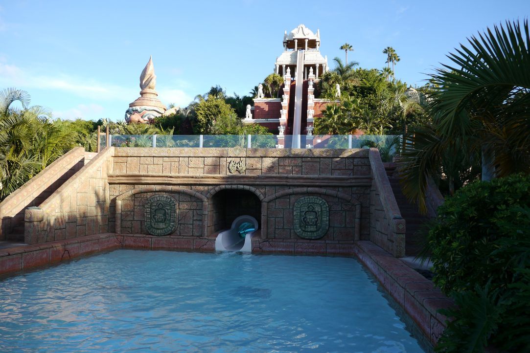 Nicht für schwache Nerven: Von der Wasserrutsche "The Tower of Power" im Siam Park rutscht man 28 Meter beinahe vertikal ... - Bildquelle: 2016, The Travel Channel, L.L.C. All Rights Reserved.