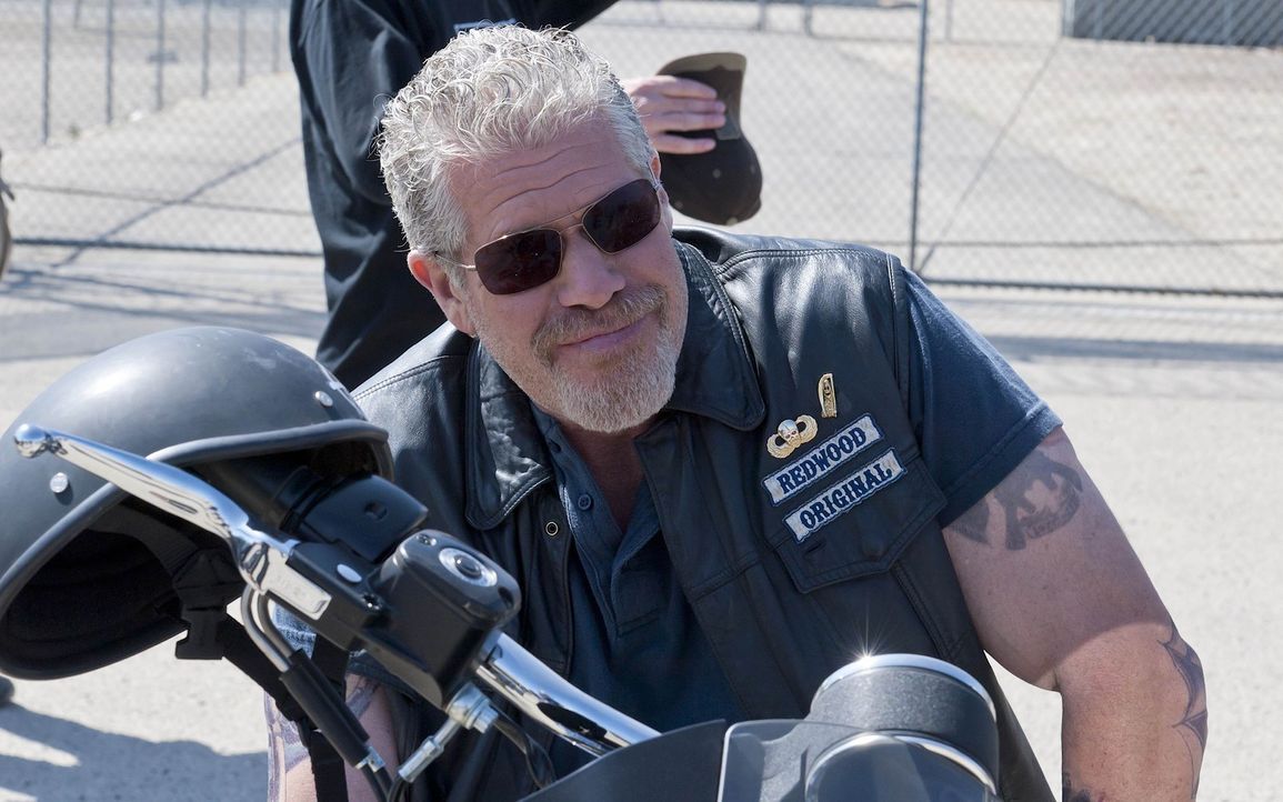 Clay (Ron Perlman) braucht dringen Geld, bevor es für ihn zu spät ist, welches zu beschaffen ... - Bildquelle: 2011 Twentieth Century Fox Film Corporation and Bluebush Productions, LLC. All rights reserved.
