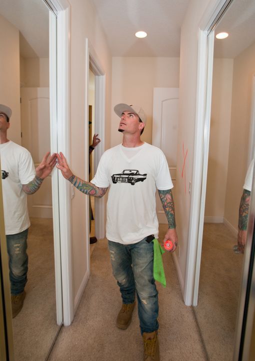 Rapper Vanilla Ice baut zusammen mit seinem engagierten Handwerker-Team Häuser komplett um ... - Bildquelle: 2014, DIY Network/Scripps Networks, LLC. All Rights Reserved.