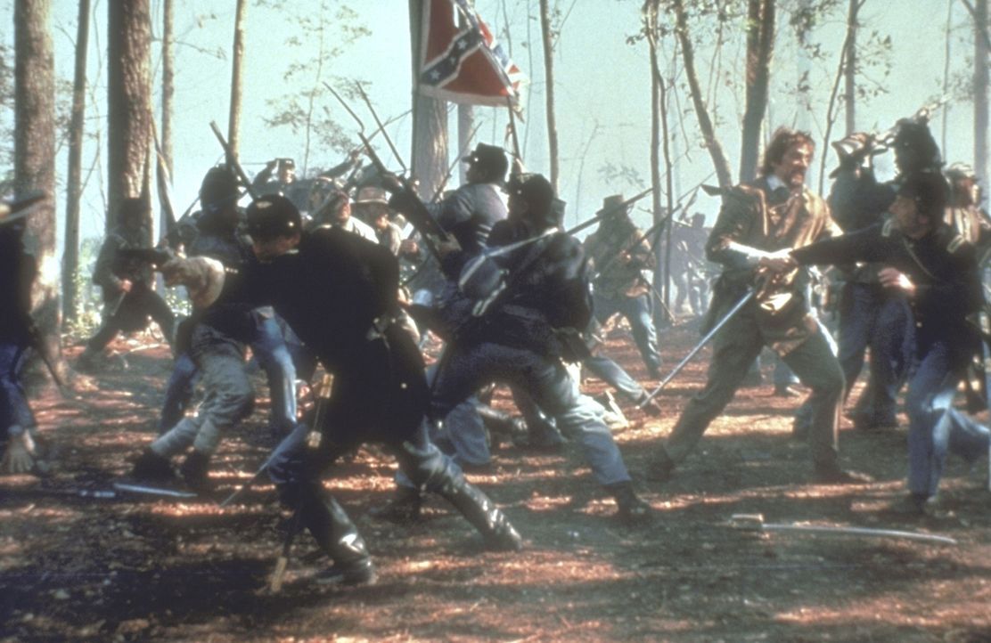 Tausend schwarze Soldaten stürmen das als schier uneinnehmbar geltende Fort Wagner an der Küste von South Carolina ... - Bildquelle: TriStar Pictures