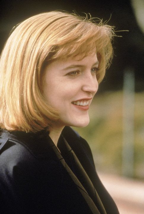 (2. Staffel) - FBI-Agentin Dana Scully (Gillian Anderson) befasst sich mit der Aufklärung ungewöhnlicher Ereignisse ... - Bildquelle: TM +   Twentieth Century Fox Film Corporation. All Rights Reserved.