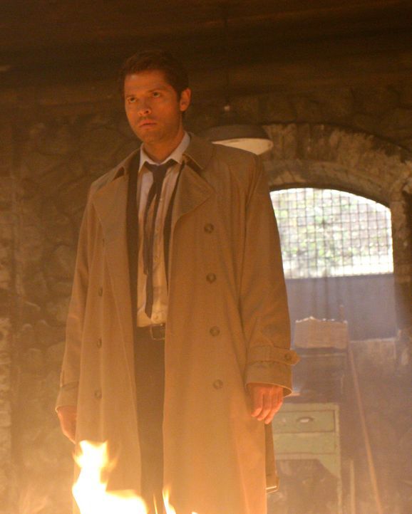 Nimmt den Kampf gegen das Böse auf: Castiel (Misha Collins) ... - Bildquelle: Warner Bros.