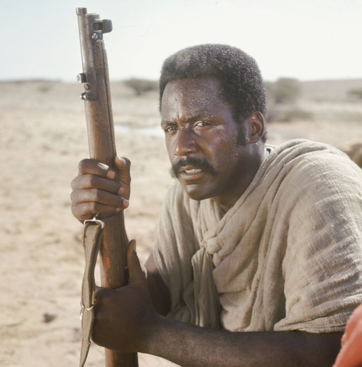 Als John Shaft (Richard Roundtree) in Äthiopien Bekanntschaft mit einem ost-afrikanischen Emir und dessen Schergen macht, wird er von ihnen entführt... - Bildquelle: Warner Bros. Television