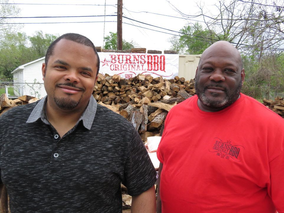 Roger Mooking (l.); Gary Burns (r.) - Bildquelle: 2017, Television Food Network, G.P. All Rights Reserved.