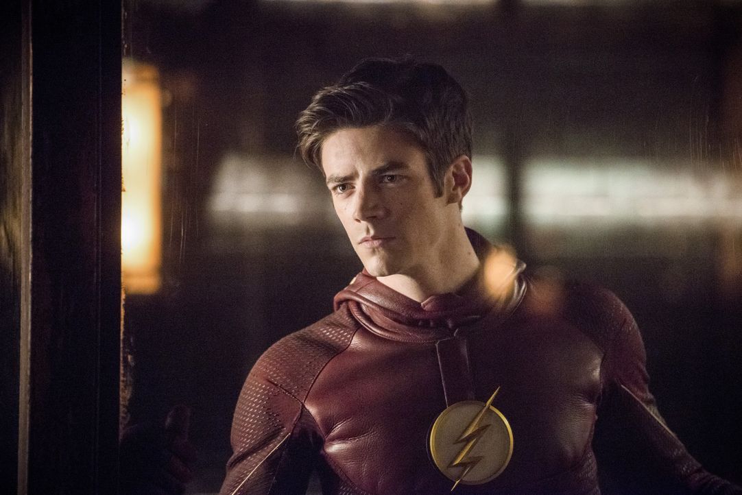 Selbst, wenn es seinen Freunden gelingen sollte Barry alias The Flash (Grant Gustin) zu retten, könnten Probleme mit der Weltenbrücke eine Rückkehr... - Bildquelle: Warner Bros. Entertainment, Inc.
