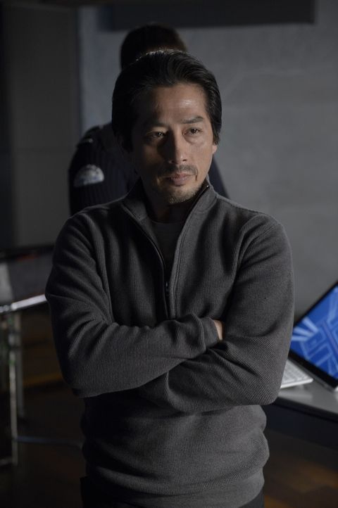 Dr. Hatake (Hiroyuki Sanada) ist immer noch geschockt darüber, dass Julia auf der Ebene R eingesperrt ist ... - Bildquelle: 2014 Sony Pictures Television Inc. All Rights Reserved.