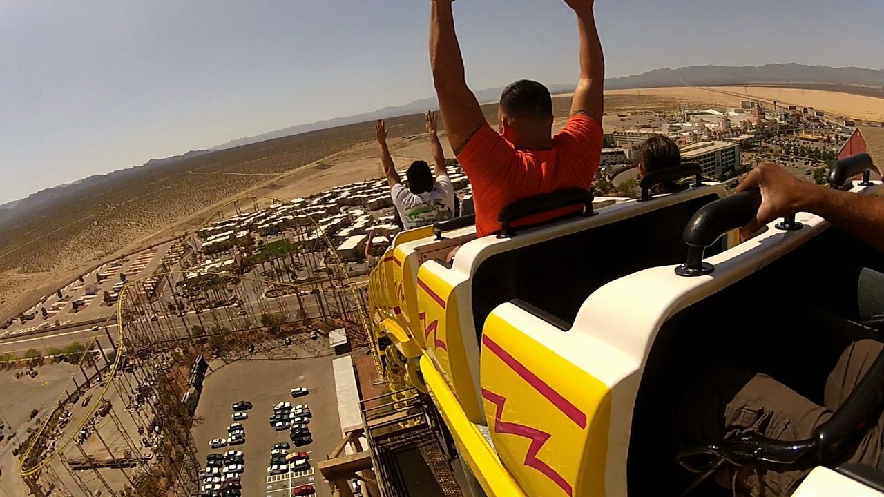 Die "Desperado" Achterbahn in Nevada erreicht Geschwindigkeiten, die Adrenalin-Junkie-Herzen höher schlagen lässt. - Bildquelle: 2012, The Travel Channel, L.L.C. All rights Reserved.