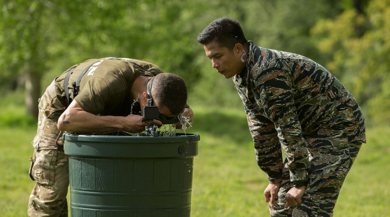 Einmal durch die Hölle und zurück: 29 taffe Briten durchlaufen die Testprogramme von fünf der härtesten Armee-Einheiten der Welt. Sie müssen zeigen,... - Bildquelle: Adrian Rogers 2015 BBC